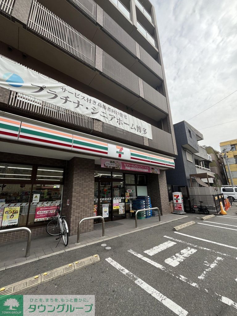コンビニ　セブン-イレブン 博多竹下駅前店（コンビニ）まで630m