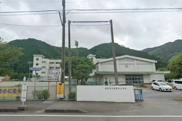 小学校　静岡市立南藁科小学校（小学校）まで2815m