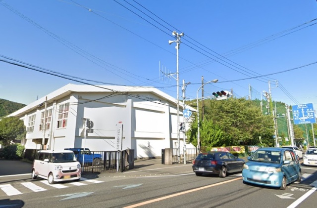 中学校　静岡市立服織中学校（中学校）まで1088m