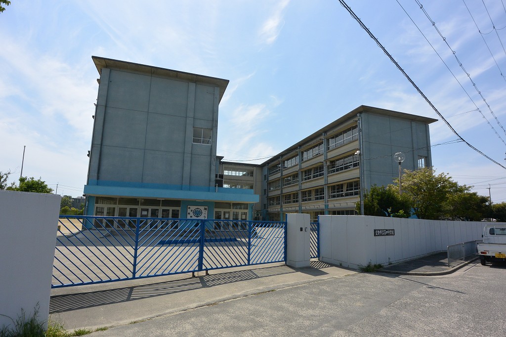 中学校　交野市立第四中学校（中学校）まで1390m