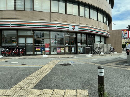コンビニ　セブンイレブン 名古屋吹上駅前店（コンビニ）まで198m