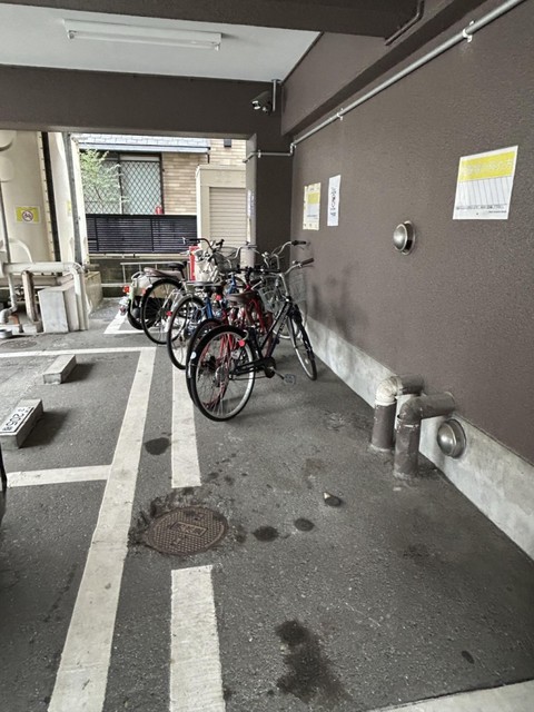 その他共有部分　【駐輪場】現況を優先致します。