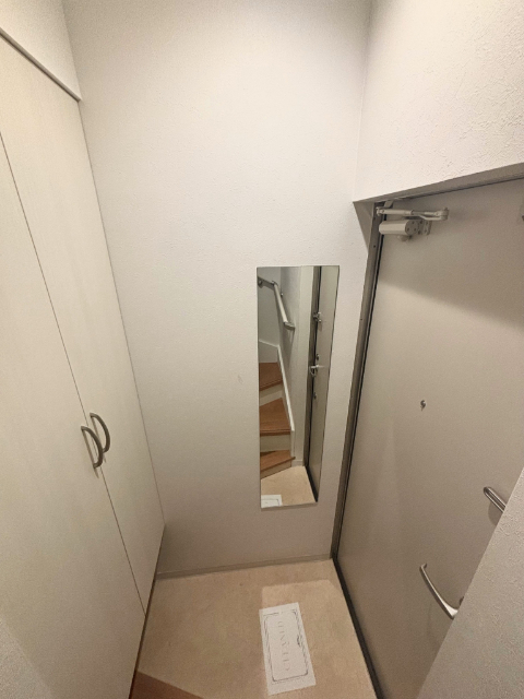 玄関　※別号室の写真になります
