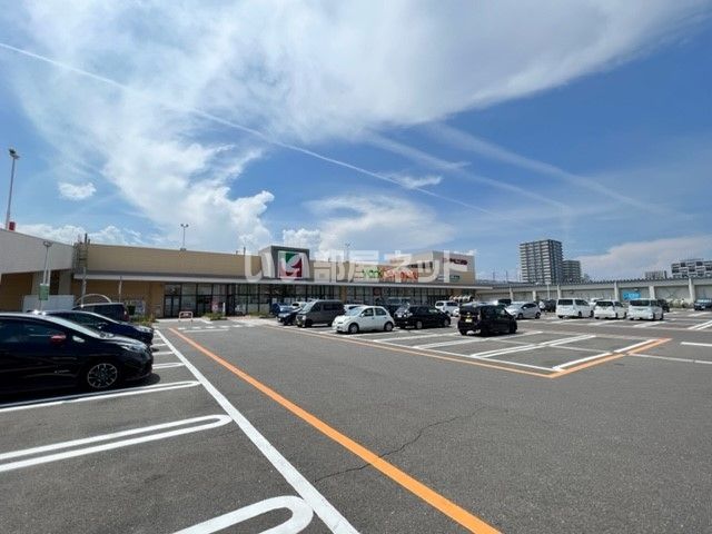スーパー　ヨークベニマル太子堂店（スーパー）まで1110m