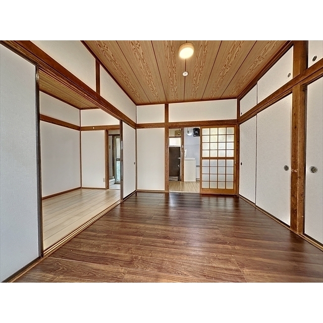 その他　窓側からお部屋を見ました