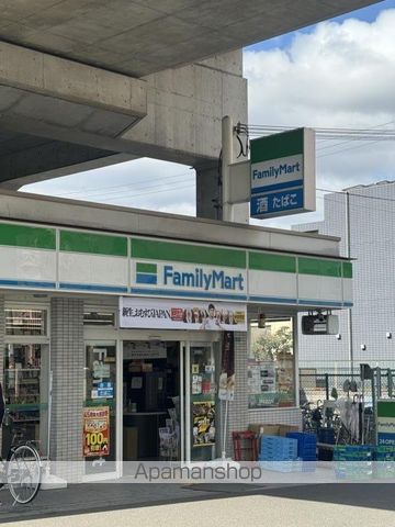 コンビニ　ファミリーマート（コンビニ）まで296m