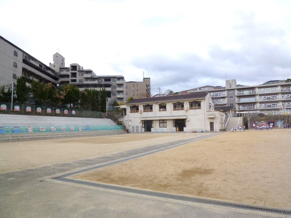 幼稚園・保育園　西山幼稚園（幼稚園・保育園）まで368m