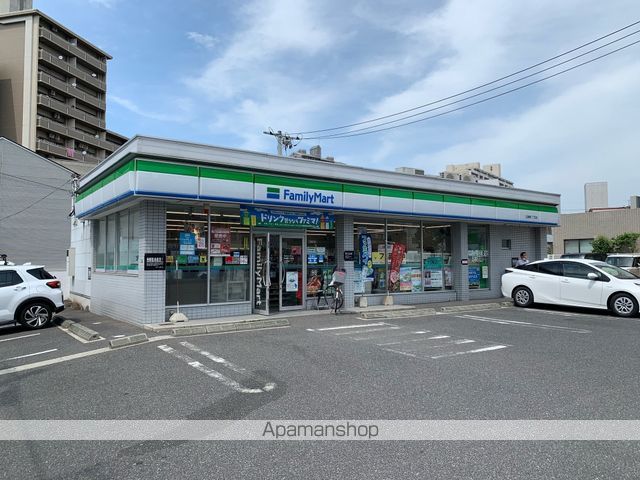 コンビニ　ファミリーマート（コンビニ）まで3024m