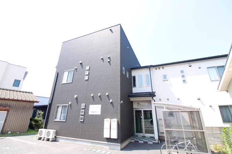 建物外観　2階建てアパート