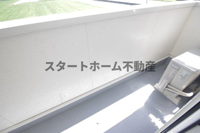 バルコニー　暖かな日差しのふりそそぐバルコニー