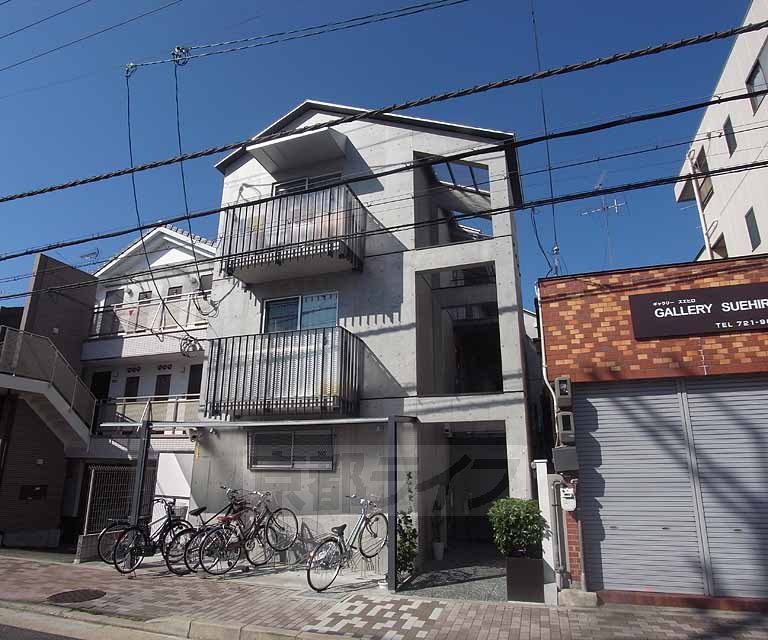 建物外観　コンクリート打ち放しのオシャレなデザインです！