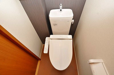 トイレ　温水洗浄便座付き