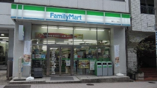 コンビニ　ファミリーマート麹町二丁目店（コンビニ）まで80m