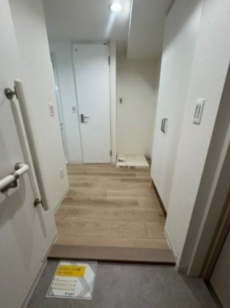 玄関　※別部屋の参考写真です。
