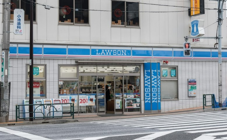 コンビニ　ローソン 駒込駅前店（コンビニ）まで296m