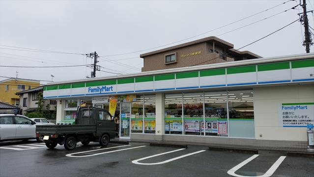 コンビニ　ファミリーマート（コンビニ）まで910m