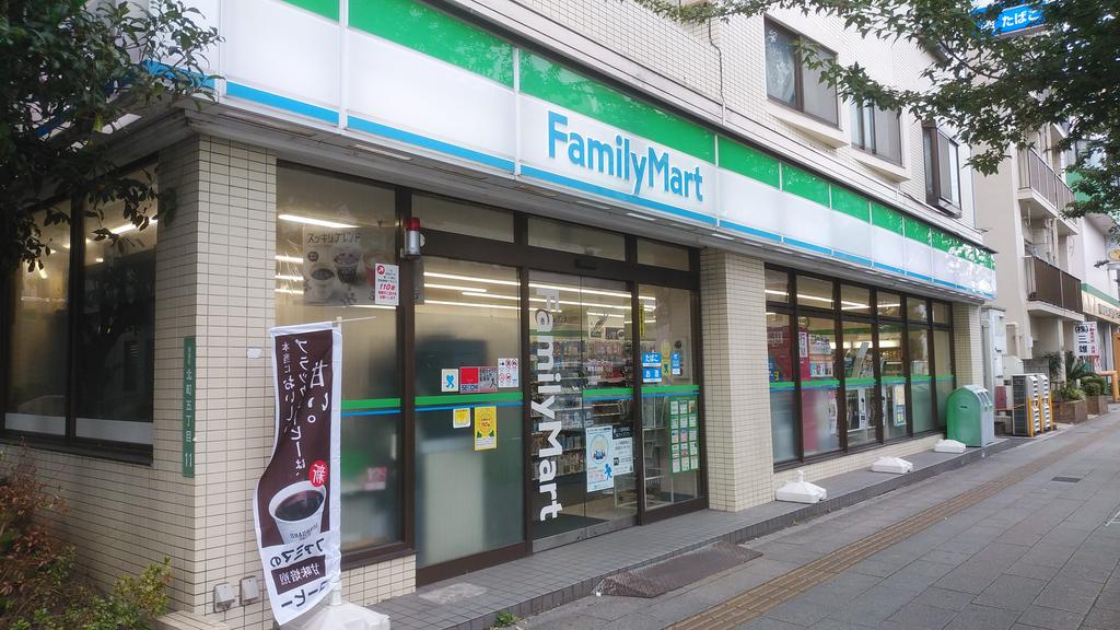 コンビニ　ファミリーマート練馬北町店（コンビニ）まで190m