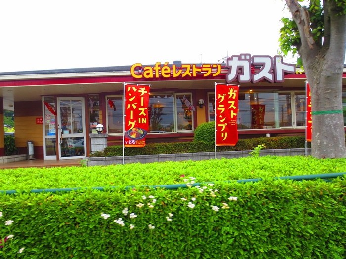 飲食店　ガスト　多摩中和田店（飲食店）まで457m