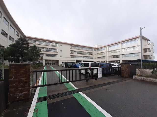 小学校　金沢市立伏見台小学校（小学校）まで974m