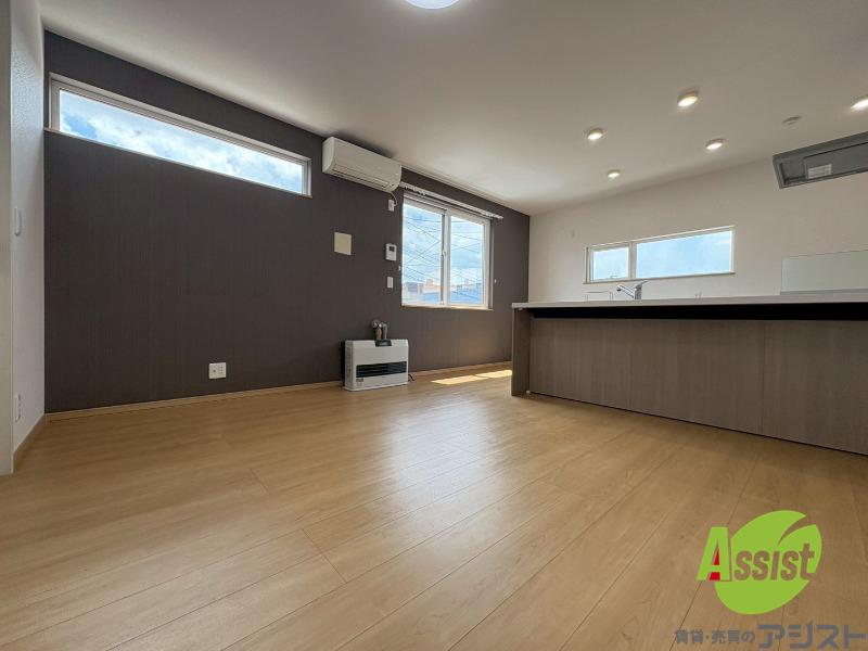 居室・リビング　広くてキレイなお部屋が広がっていて、充実した生活が送れそう。