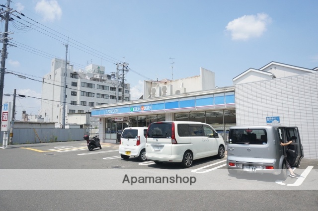 コンビニ　ローソン（コンビニ）まで820m