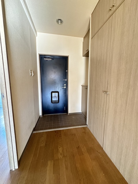 その他設備　別部屋参考写真です。リフォーム前のお部屋です