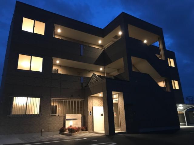 建物外観　外観写真（夜）