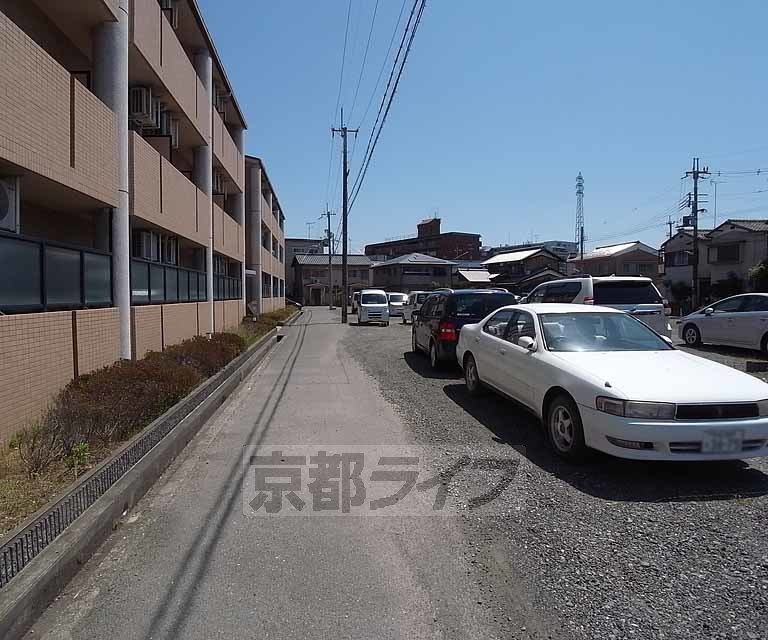その他　目の前の道です。