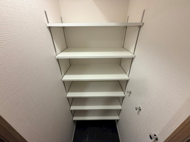その他設備　奥行きあるシューズクローゼット