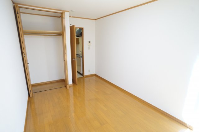 その他部屋・スペース　開放的な寝室です