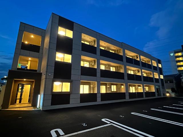 建物外観　外観写真（夜）