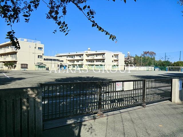 中学校　横浜市立みたけ台中学校（中学校）まで317m