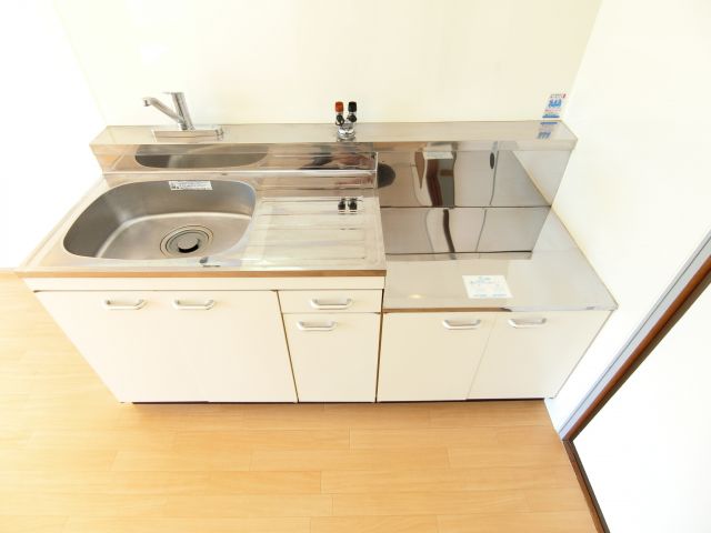 キッチン　同物件別部屋