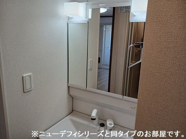 洗面設備　コンパクトで使いやすい洗面所