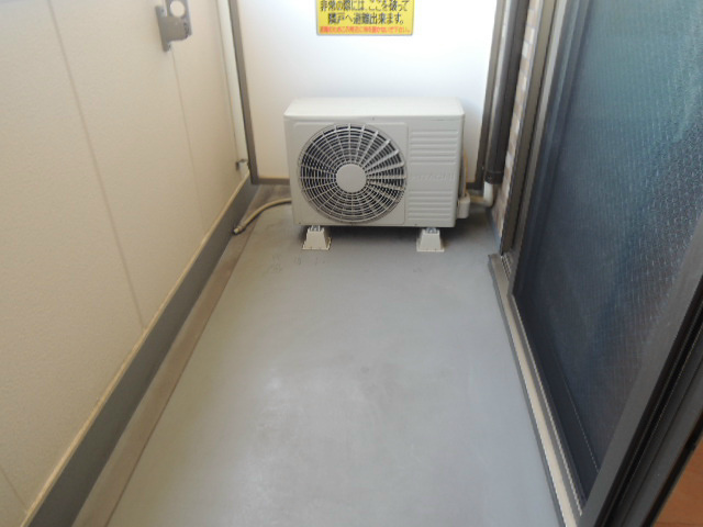 バルコニー　日当たりの良いベランダ