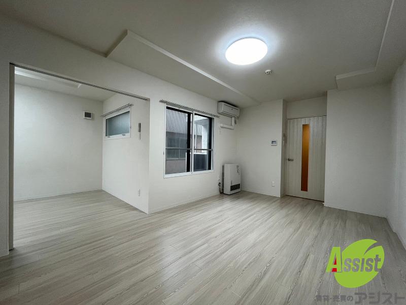 居室・リビング　広くてキレイなお部屋が広がっていて、充実した生活が送れそう。