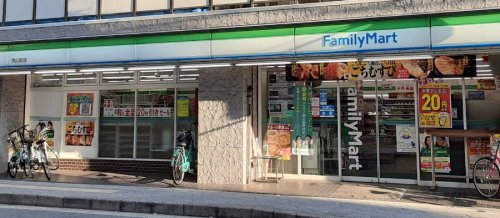 コンビニ　ファミリーマート 同心町店（コンビニ）まで596m