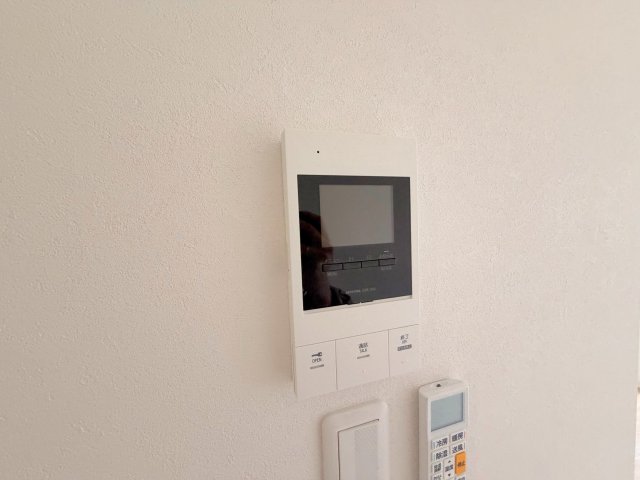 セキュリティ　TVモニターホンで来客が誰か確認してから開けて下さいね
