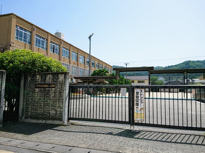 小学校　京都市立修学院第二小学校（小学校）まで591m