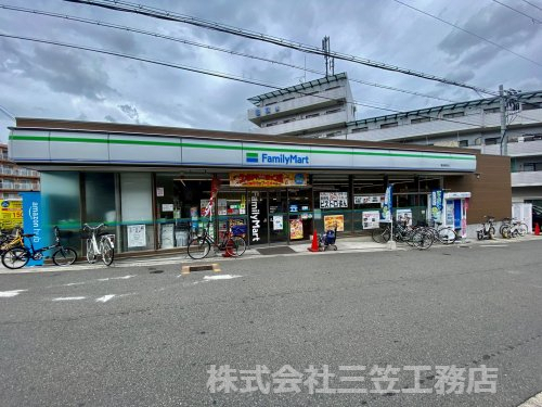 コンビニ　ファミリーマート 萱島駅前店（コンビニ）まで376m