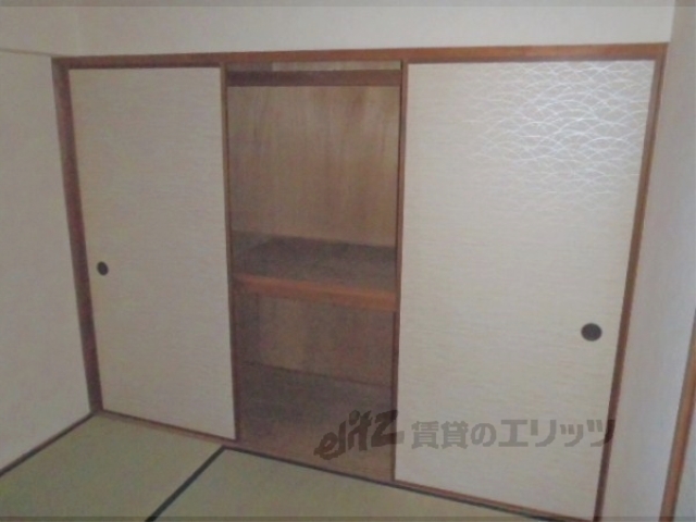 収納　壁一面の押し入れです。