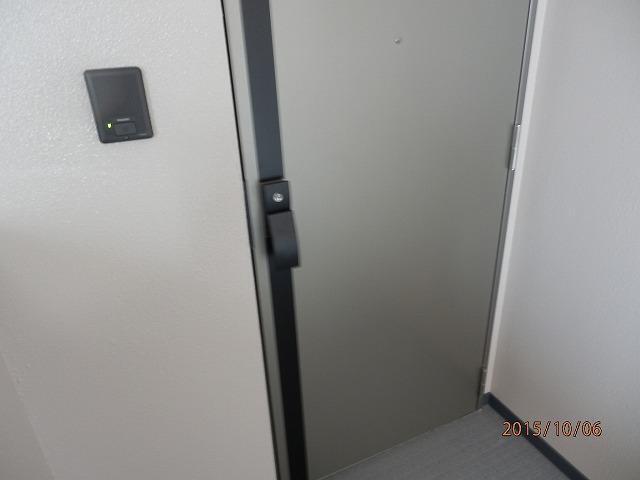 玄関　今日も一日頑張りましょう。