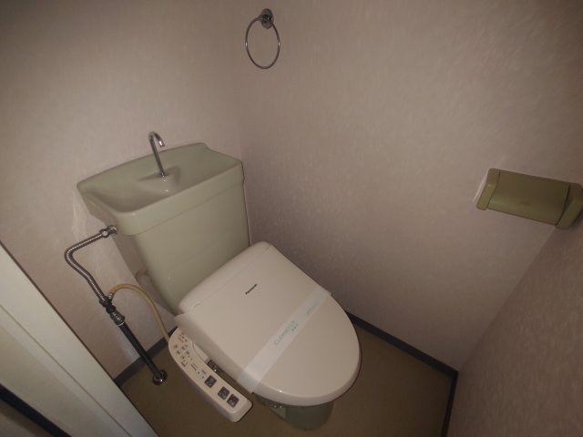 トイレ　同物件別号室のものです。
