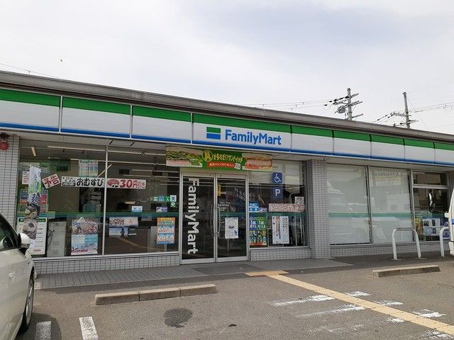 コンビニ　ファミリーマート様（コンビニ）まで287m
