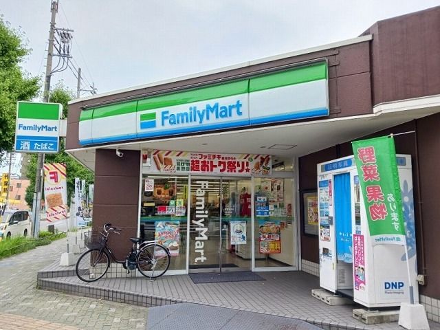 コンビニ　ファミリーマート（コンビニ）まで240m
