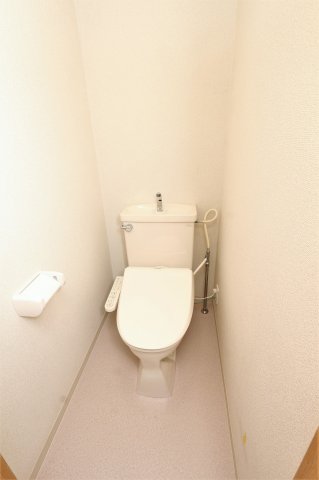 トイレ　参考写真（同物件別部屋）