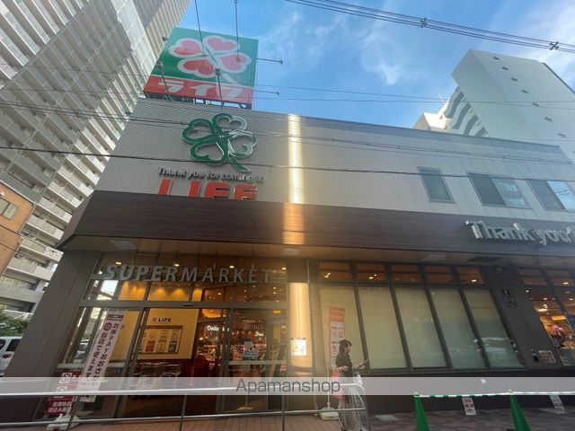 スーパー　ライフ中崎町駅前店（スーパー）まで188m