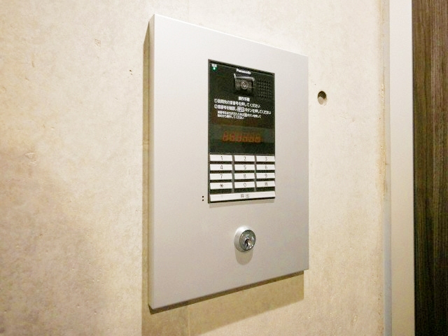 エントランス　セキュリティに配慮しオートロック設備採用です♪