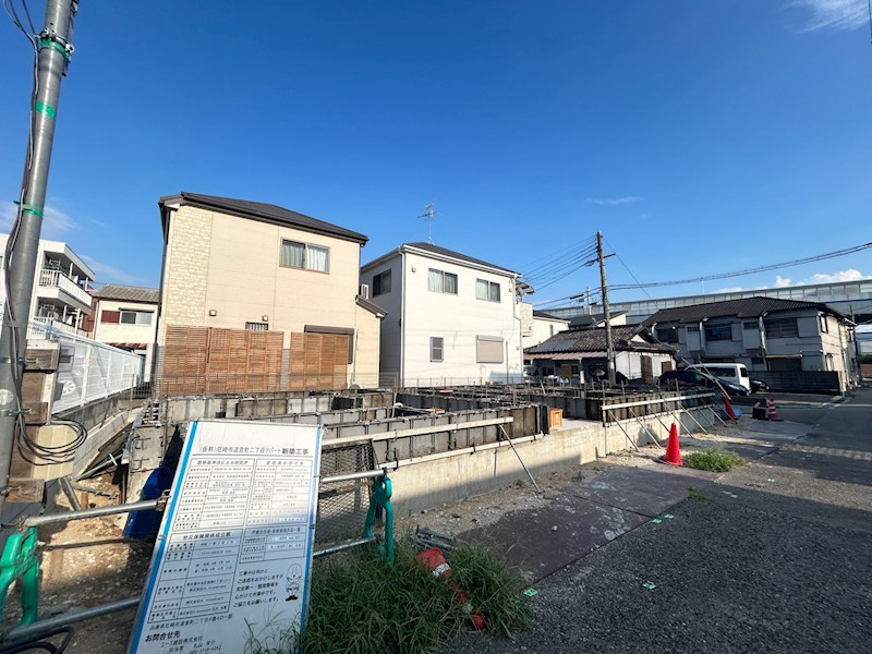 ROBOT HOME 尼崎センタープール前の外観写真