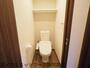 トイレ　落ち着いた色調のトイレです
